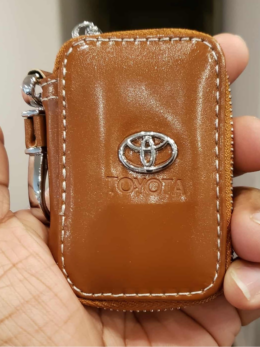 TOYOTA Tan Leather & Chrome Key & Key Fob Zipper Pouch W/ Chrome Clip
